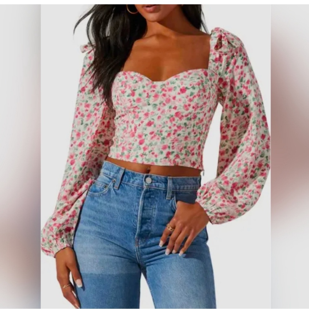Astr Pink and White Floral Crop Top